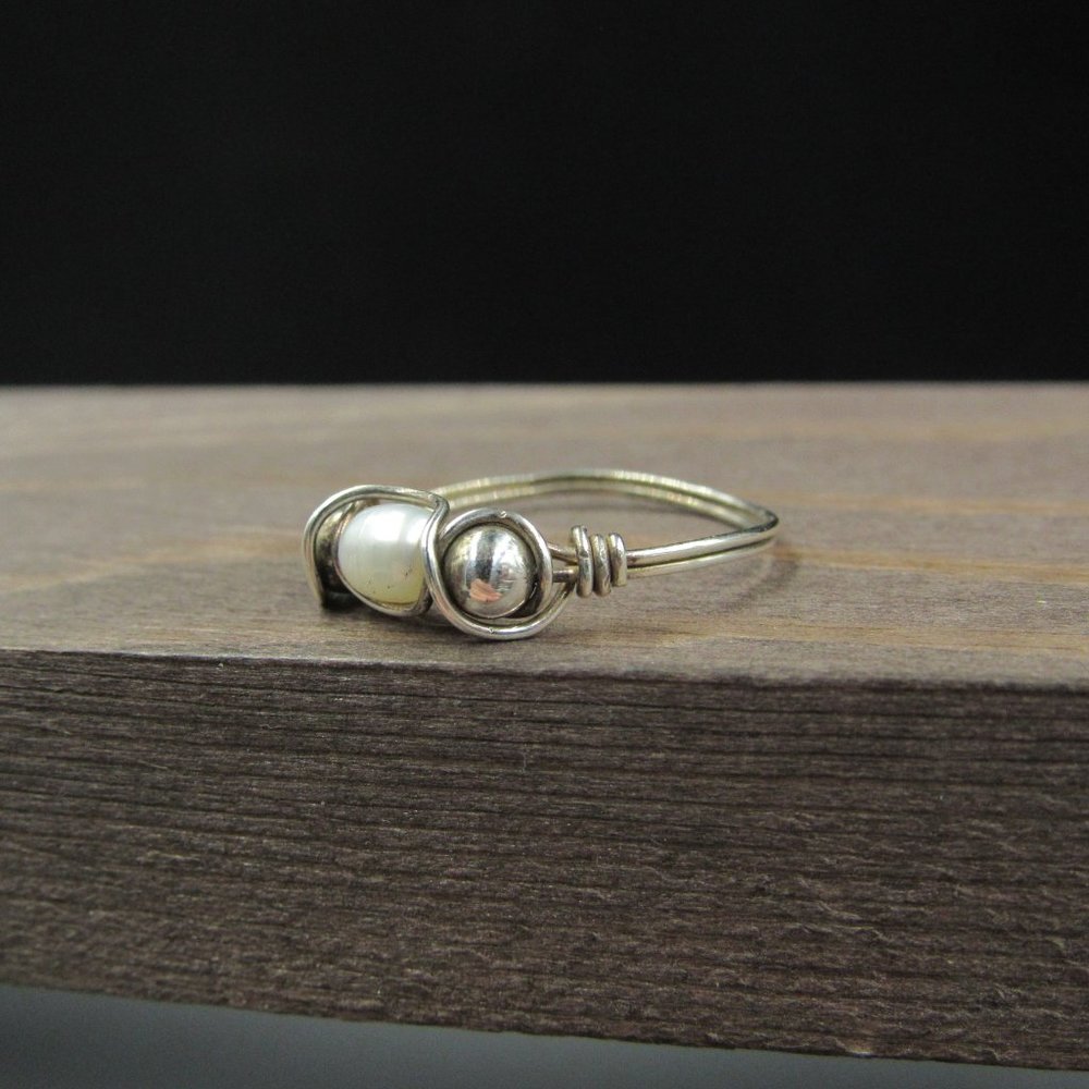 Size 6.5 Sterling Silver Real Pearl Wire Band Ring - Picture 2 of 7